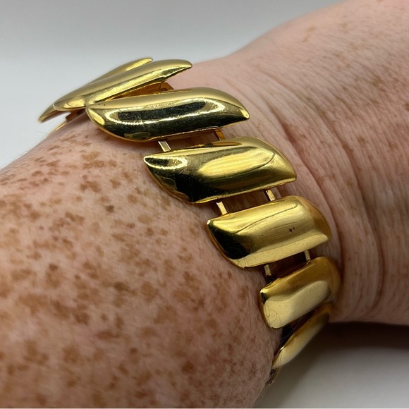 ✨ Vintage Gold-Tone Chunky Link Bracelet ✨ - Picture 1 of 4